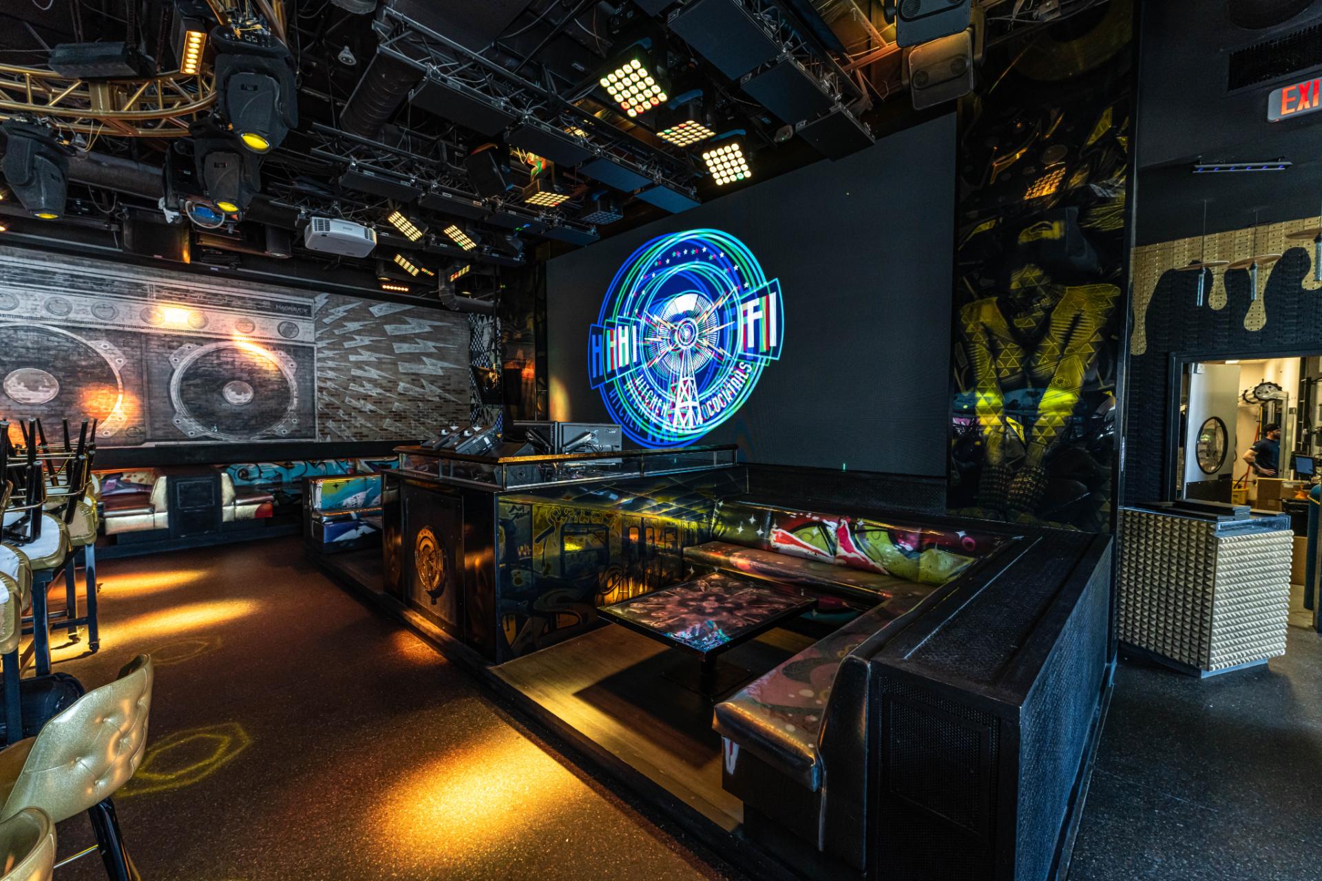 HiFi lobby bar